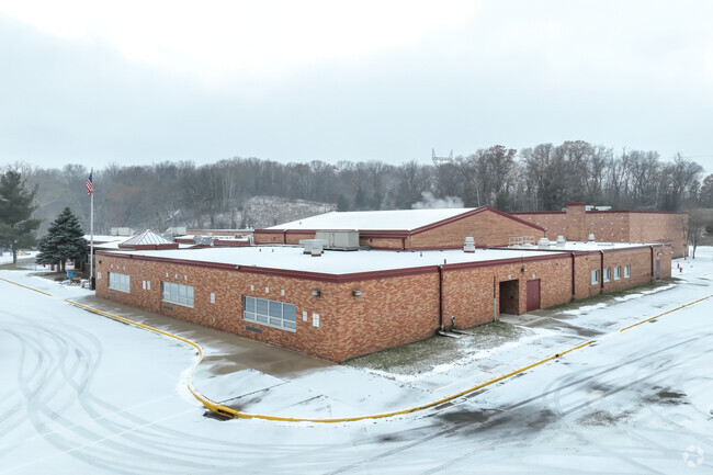 Pine Bend Elementary School has a student-teacher ratio of 17 to 1.
