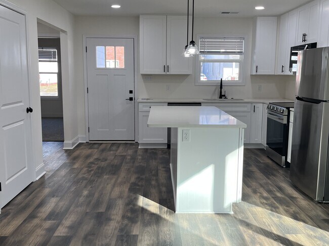 118 Roland Ave, Jackson, TN 38301 - photo 2