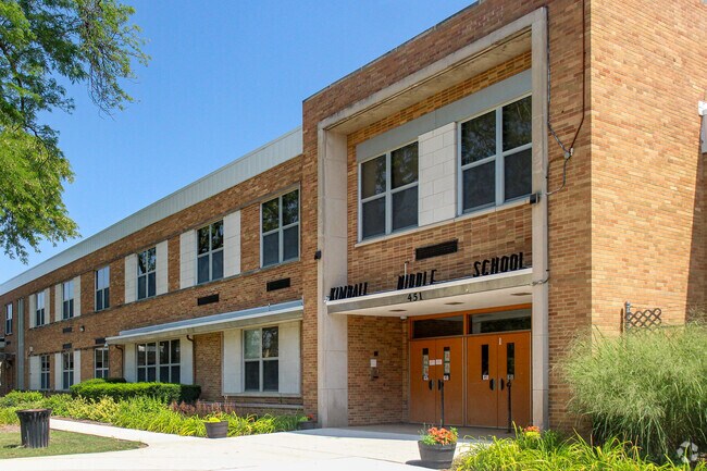 Kimball Middle School earns a C on Niche.