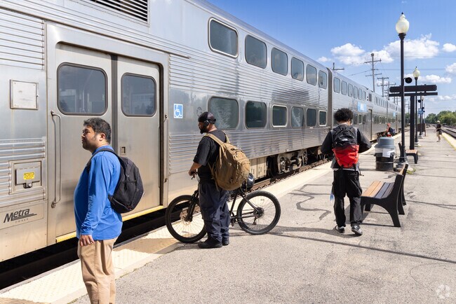 Forest Park residents can take the nearby Metra to Downtown Chicago.