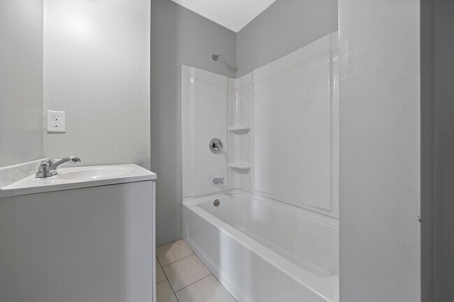 12 Shamrock St unit 1, Worcester, MA 01605 - photo 6