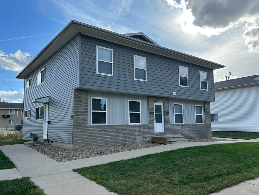 1104 W 20th St unit 1104, Cedar Falls, IA 50613 - photo 1