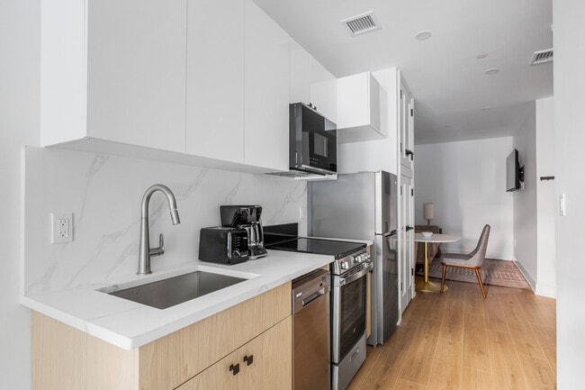 307 W 39th St unit FL2-ID2110, New York, NY 10018 - photo 5