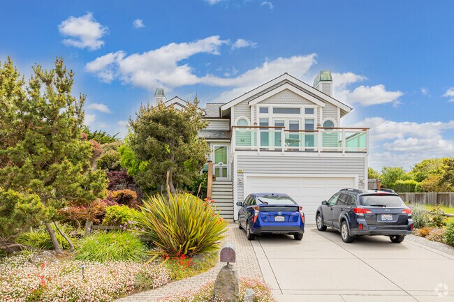 Beautiful and well-kept yards are common in Half Moon Bay.