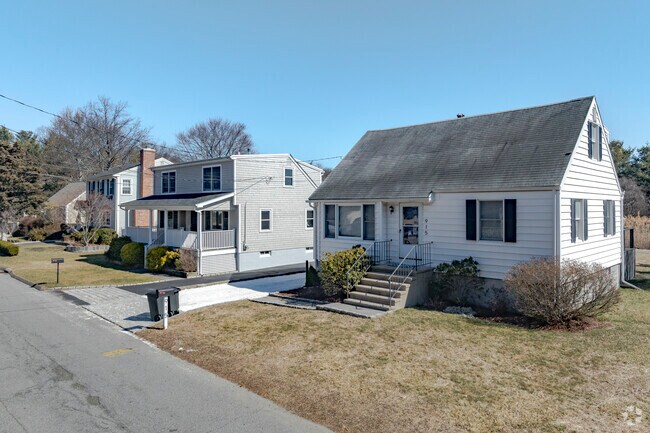 Moderate and smaller homes are common on the inland, eastern, side of Sasco.