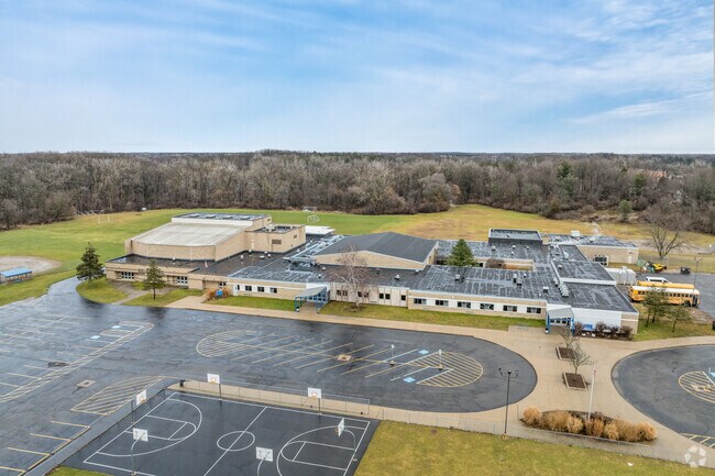 Bath Middle School holds a B- rating from Niche.