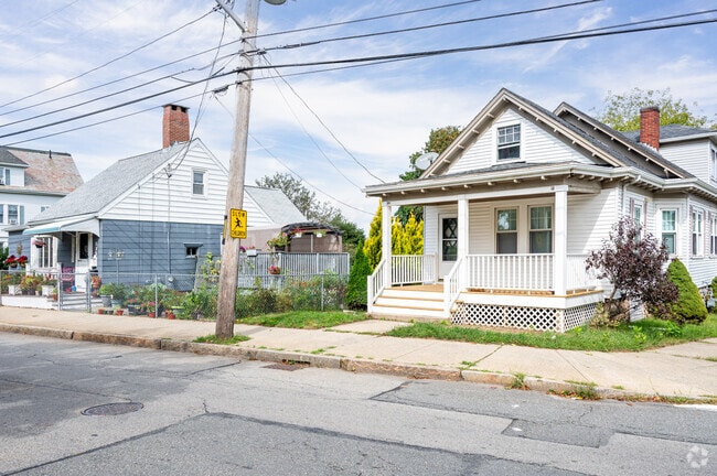 Cozy well maintained cottages can be found in the Riverside Park neighborhood.