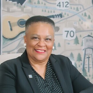 Lynda Davis