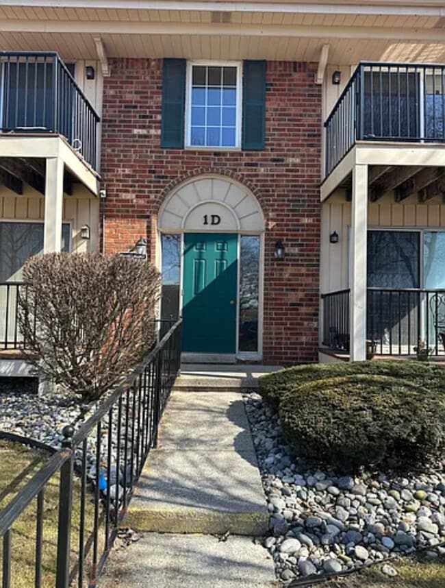 12020 15 Mile Rd Unit Condo Unit, Sterling Heights, MI 48312