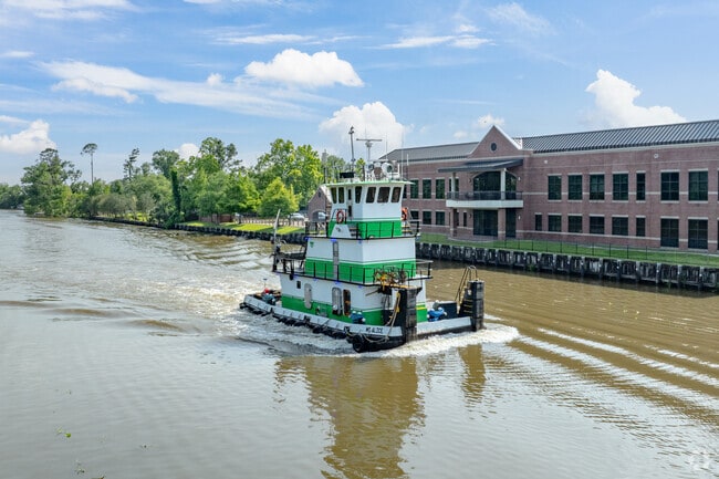 Summerfield Place is close to the Intracoastal Waterway, which offers boating for locals.