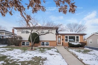 150 E Winthrop Ave, Addison, IL 60101