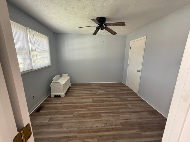 360 Floyd St, Bristol, VA 24201 - photo 5