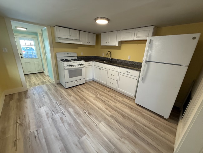 18 L St unit B, Hampton, NH 03842 - photo 3