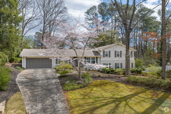 Split-level homes in Leafmore-Creek Park Hill feature long driveways and are surrounded by tall shade trees.