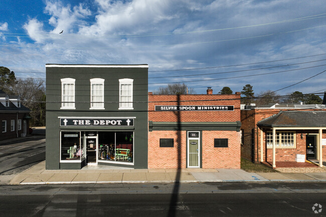Historic shopfronts in downtown Wakefield reflect the town’s rich history and small-town appeal.