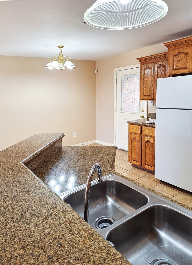 1402 W Kiwi Ave unit 3, Pharr, TX 78577 - photo 5