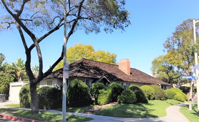 8531 Rosewood Ave, West Hollywood, CA 90048 - photo 2