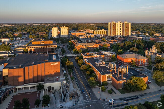Bloomington is just minutes from Illinois State University.
