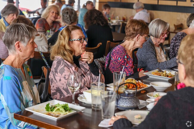 Kings Ridge locals can take in some sushi and visiting time at Akina Sushi.