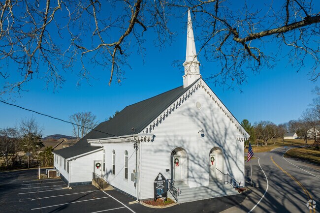 This “Little White Church” is located near Lascassas.