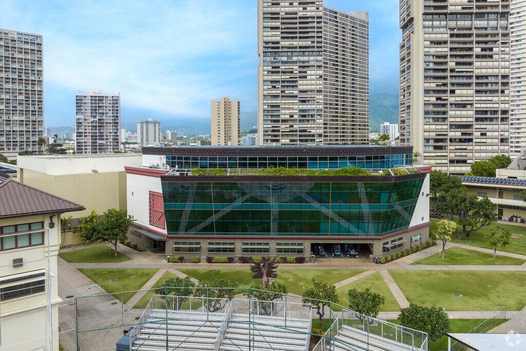'Iolani School offers a private school education from its campus in Honolulu.