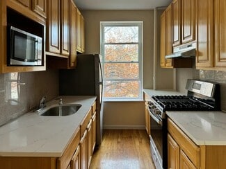 24-15 27th St, Queens, NY 11102