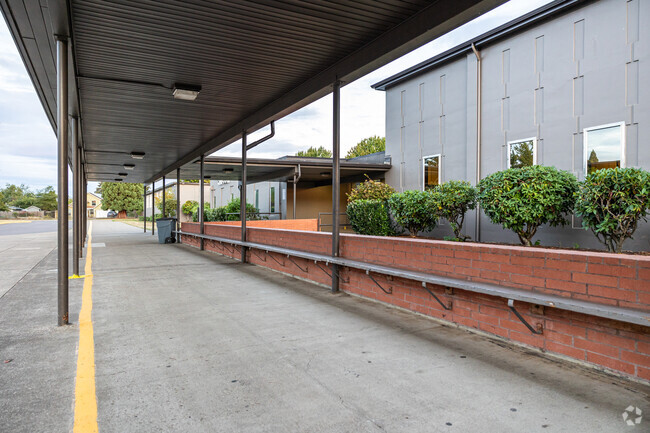 There is about 40% minority enrollment at Calapooia Middle School in Albany, OR.