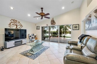 11851 SW 7th St, Pembroke Pines, FL 33025
