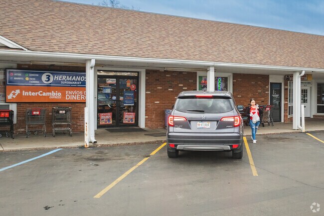 3 Hermanos Supermarket in Halteman has all of your everyday grocery needs.