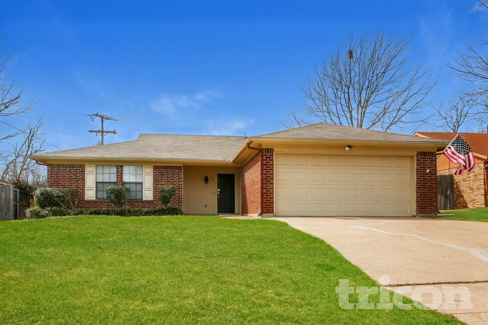 773 Parkview Dr, Burleson, TX 76028 - photo 1