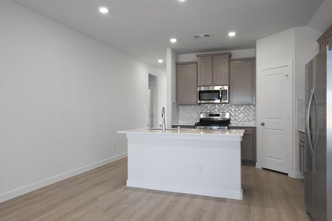 313 Goldeneye Duck Dr, Waller, TX 77484 - photo 5