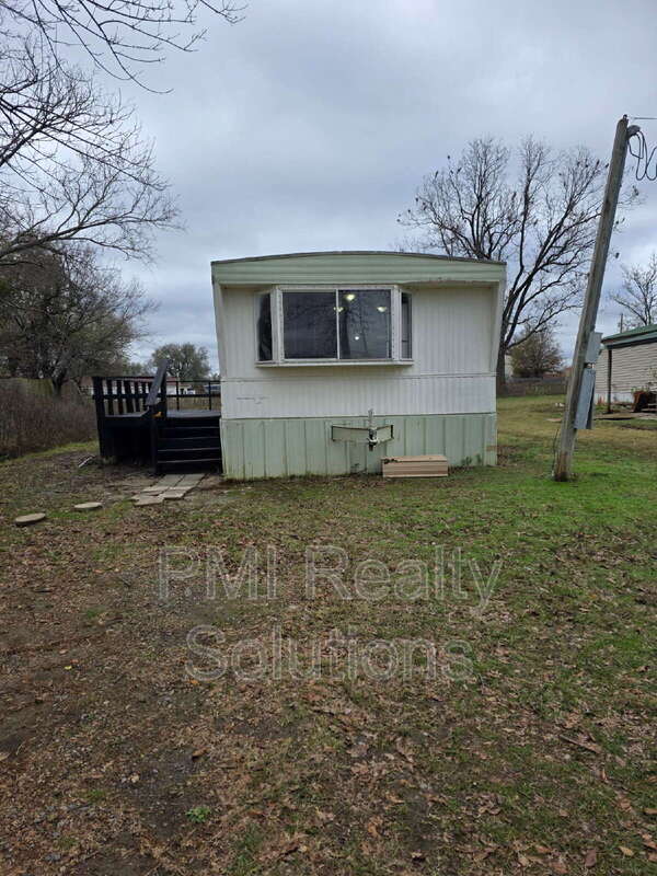 300 Elberta Ave, Porter, OK 74454 - photo 1