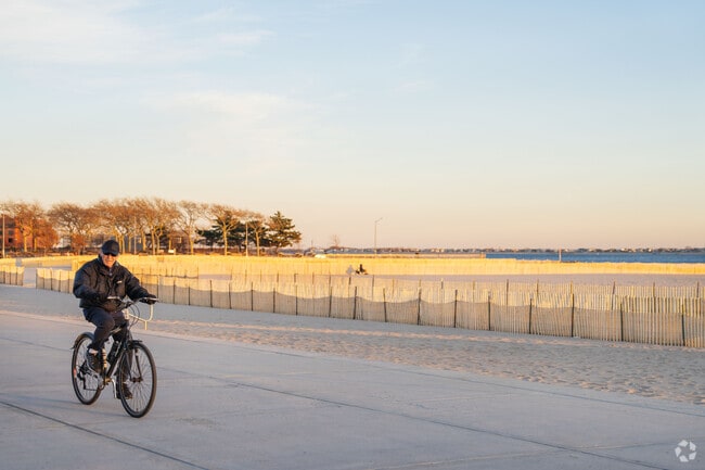 Manhattan Beach is a seaside neighborhood located on the southernmost part of Brooklyn.