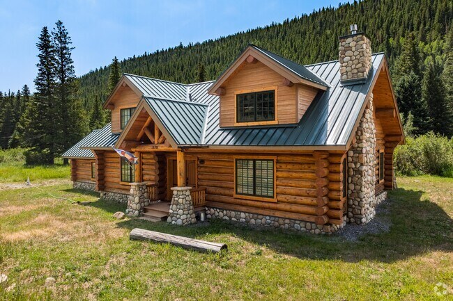 Some contemporary homes with cabin-inspired architecture exist in Eldora.
