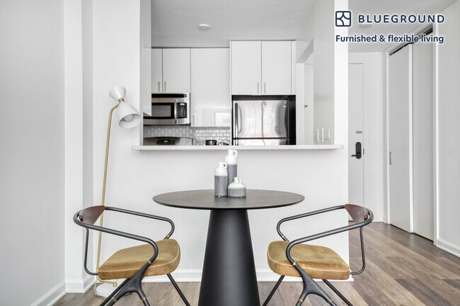 520 W 43rd St unit FL7-ID742, New York, NY 10036 - photo 6