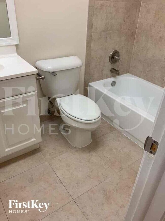 8410 NW 27th Place, Sunrise, FL 33322 - photo 4