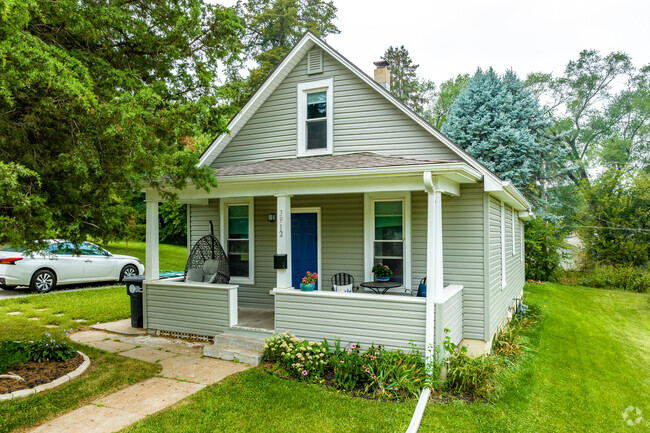 Open front porches in Fairfax offer an outdoor space that promotes interaction.