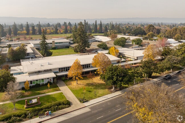 Imagination School values inquiry, effective communication, and collaboration.