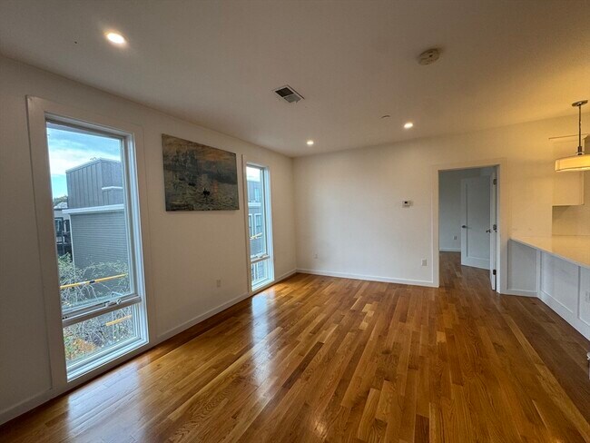 49 Rogers St unit 6, Boston, MA 02127 - photo 5