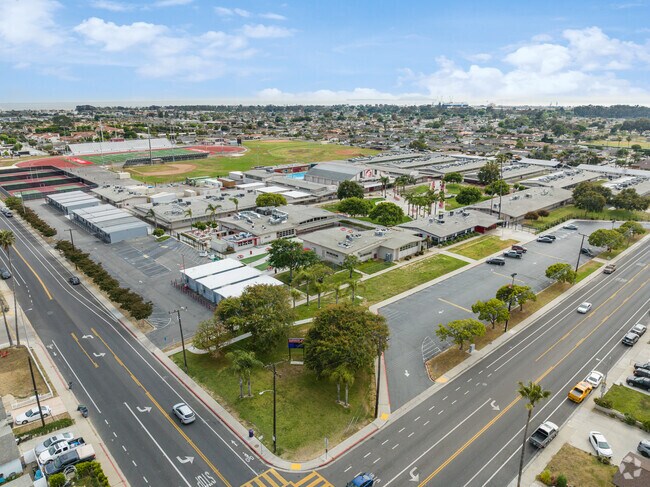 Hueneme High School in Oxnard, CA has a 25:1 student to teacher ratio.