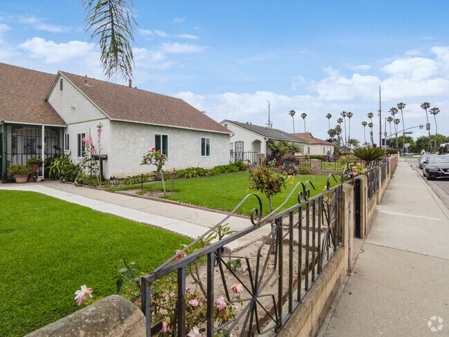 Stucco homes are common tin the Bartolo Square neighborhood.