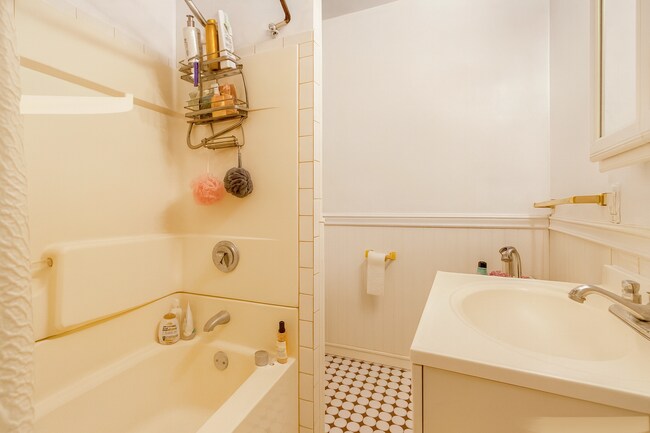 54 Egmont St unit 1, Brookline, MA 02446 - photo 3