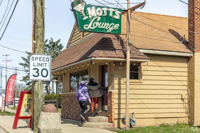 Mott's Lounge in Burlington not far from Virgil