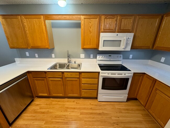 7078 48th St N, Saint Paul, MN 55128 - photo 6