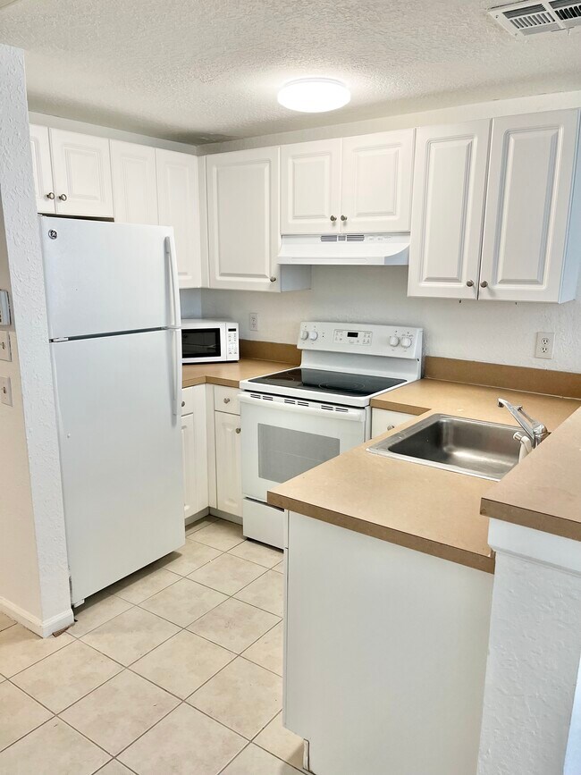 2429 N Dixie Hwy unit 309, West Palm Beach, FL 33407 - photo 3