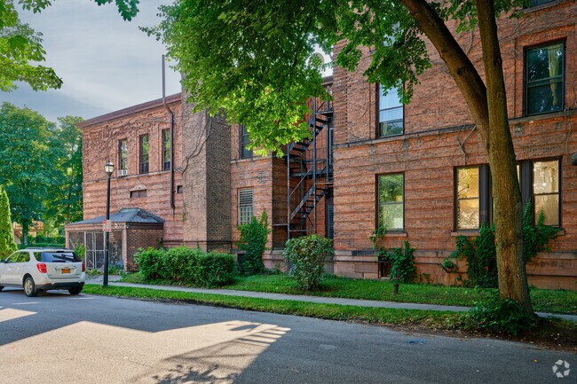 Yeshiva of Rochester is a premier Yeshiva for serious Bnei Torah.