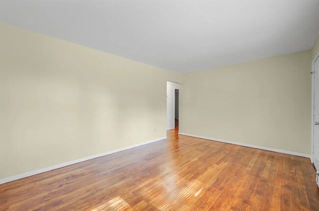 61 Kellum St unit 61 Kellum St, Lindenhurst, NY 11757 - photo 4