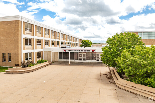 Coon Rapids High School has a student-teacher ratio of 18 to 1.
