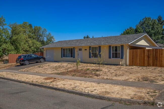 Classic Ranch style home in the Sunnyslope neighborhood of Salem, OR.