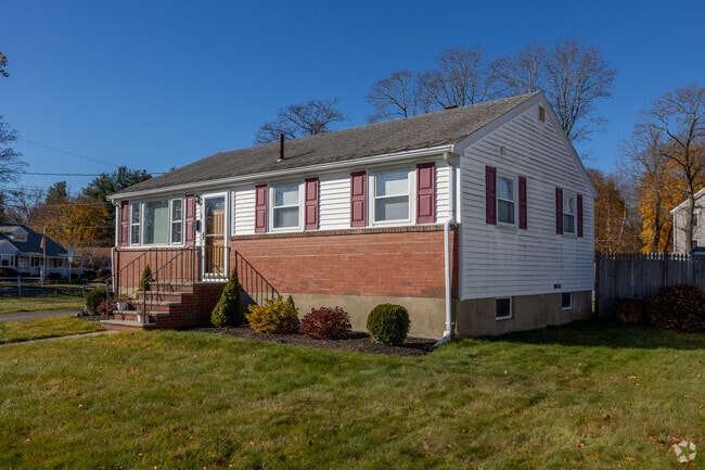 Ranch homes can be found around every corner of Rockland.